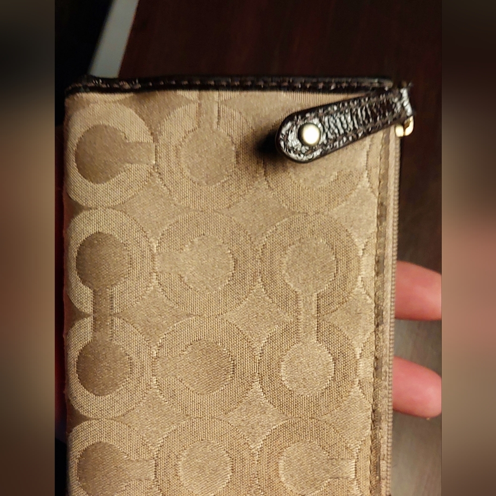 Coach Trifold Wallet - Picture 4 of 4